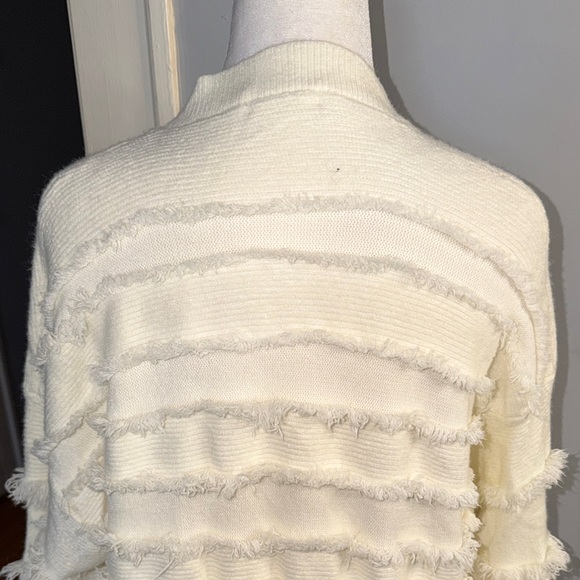 Andthewhy Elegant Cream Fringed Sweater size M/L - Picture 8 of 10